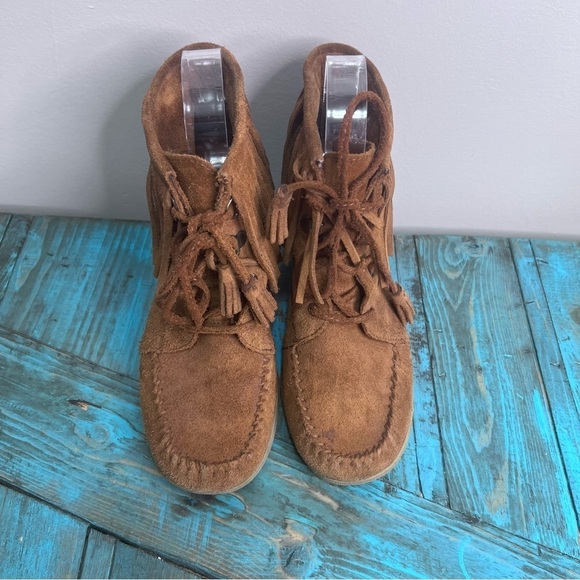 Minnetonka Tan Leather Suede Wedge Shoes Fringe Size 6 Southwestern Rodeo Boho - Picture 2 of 13